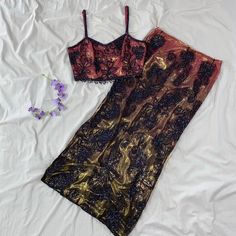 Y2k beaded fairy mermaid silk skirt set Stunning metallic colors ombre from pink to gold💖 Fully lined, 100% silk overlay with all over hand beaded floral design. Strappy back details, beaded tassels hang from top, side slits on skirt. No stretch to material. Excellent vintage condition (may be missing a bead here and there, nothing noticeable at all) 🤍SIZE & MEASUREMENTS:  Tag size: S Measurements: (natural/flat across) (Top; Pit to pit: 16.25" Length: 7" ) (Skirt; Waist: 13.5" Length: 35.5") Colorful Y2k, Dark Fairy Outfit, Vintage Skirt Outfit, Beaded Skirt, Fairy Skirt, Beaded Top, Silk Skirt, Mode Inspo, Vintage Tops