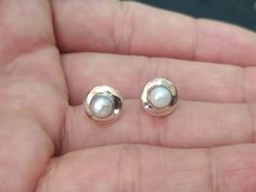 METAL: 925k Silver GEM: Pearl COATING: 24k gold over (We can made a special type of coating for your personal preference ) MATERIEL : 925K Sterling Silver ( Some of my items vermeil gold over silver for looks rich . But i can finish in silver too ) PAYMENT : We accept paypal payment RING SIZE: 6 (your desired size is made) SHIPPING PRICE AND DURATION: We are shipping worlwide. Your products are sent within 2 business days after the order. 1-3 working days to Europe United States 6-10 working day Hallmarked Round Plug Earrings For Anniversary, Round Hallmarked Plug Earrings For Anniversary, Hallmarked Round Sterling Silver Pearl Earrings, Nickel-free Round Pearl Earrings For Anniversary, Nickel-free Pearl Earrings For Anniversary, Silver Elegant Earrings, Stud Pearl Earrings, Hammered Gold Ring, Freshwater Pearl Earrings