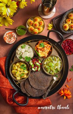 Foods Images, Food Mood Board, Marathi Culture, Food Mood, India Food, Palak Paneer, Chana Masala, Indian Food, Food Photo