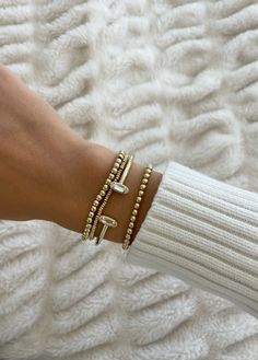 Xoxo Jewelry, Preppy Jewelry, Wrist Jewelry, Prom Jewelry, Gold Bead Bracelets, Jewelry Essentials, Jewelry Accessories Ideas, Dope Jewelry, Stacked Jewelry