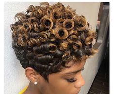 Pineapple Curls Short Hair, Honey Blonde Finger Waves On Black Women, Blonde Pin Curls, Pin Curls Short Hair, Honey Blonde Pixie, Short Pixie Pincurls, Diy Hair Wig, Sassy Hairstyles, Short Curly Styles