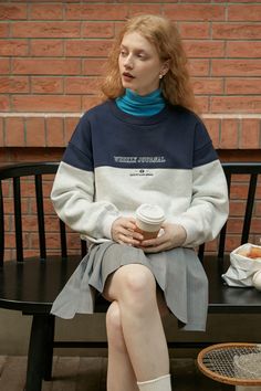 [LLANO]

 Bicolor Thick American Pullover

 Number: NO2311013 





 상품 상세

 Color: Blue×Gray / Brown×Cream

 Fabric: Cotton55% / Polyester45%

 Season : 2023 A/W 





 사이즈표(cm) 
















 S 

 M 




 L 









 총길

 60




 62 




 64 









 흉상

 112 




 116 




 120 









 어깨 폭

 57 




 58 




 59 









 소매 길이

 51 




 52.5 




 54 









 밑단 주위

 86




 90




 94













※천의 특성에 따라서는 드물게 2-3 cm전후의 오차가 생기는 경우가 있습니다. 






 착용 모델

 STYLE: 172cm/47kg(M) White Casual Sweatshirt, Gray Fall Sweater For College, College Blue Color Block Sweatshirt, Color Block Sweatshirt For College In Winter, Winter Color Block Sweatshirt For College, Winter College Color Block Sweatshirt, Gray Long Sleeve College Sweater, Gray Long Sleeve Sweater For College, Gray Color Block Crew Neck Sweatshirt