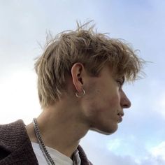 Subtle Mullet Men Straight Hair, Short Blonde Mullet Men, Men Hair Blonde, Blonde Mens Hairstyles, Blond Men Hairstyles, Tapered Mullet Men Straight Hair, Boy Hair Aesthetic, Wolf Cut Hair Straight, White Boy Mullet