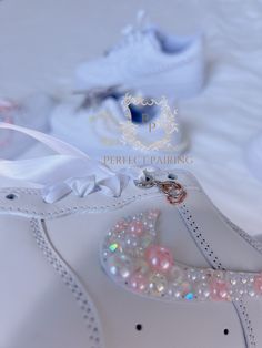 Be the trendsetter at your wedding with these custom white and pink pearl Air Force 1s! Show off your daring style and make a statement with these show-stopping shoes. Take risks and look stunning! 🔥 100% genuine, Brand New.👟 Custom sneakers.★Every pair is hand-made and unique.✨Best quality waterproof and scratch-proof paints used.🎉 1000+ satisfied customers across various platforms.🎁 Treat the shoes as art as they are delicate and special.💌 We accept custom orders. Kindly drop a message fo Luxury White Custom Sneakers With Rhinestones, White Pearl Wedding Shoes With Round Toe, Bride Sneakers Wedding, Air Force 1 Wedding, Sneaker Wedding, Sneakers Wedding, Bride Sneakers, Wedding Shoes Sneakers, Personalized Sneakers