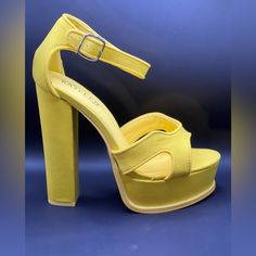 Platform Sandals, Buckle-Fastening Ankle Strap, Platform Sole, Open Toe, Branded Insole And High Block Heel. Yellow Open Toe Party Sandals, Yellow Block Heel Sandals For Party, Yellow Block Heels With Buckle Closure, Yellow Sandals With Heel Strap For Party, Summer Yellow Heels With Buckle Closure, Yellow Eva Sandals For Spring, Yellow Open Toe Wedge Sandals For Party, Trendy Yellow Wedge Sandals For Party, Yellow Round Toe Wedge Sandals For Party