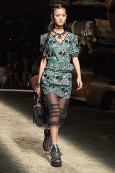 Coach 1941 - Spring 2017 Ready-to-Wear Runway Photography, Spring Runway, Coach 1941, Floral Trends, 2017 Fashion Trends, Women Street, Couture Runway, Spring Summer 2017