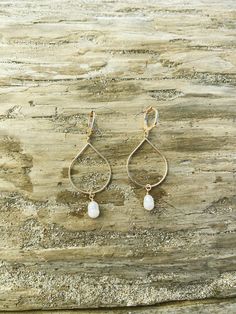 Teardrop Hoops with white pearl drop earrings. Huggies are gold fill and teardrop are non tarnishing gold. Earrings Huggies, Classic Pearl Earrings, Earrings Classic, Pearl Earrings Wedding, Jewelry Bridal, Earrings Wedding, Jewelry Earrings Hoops, Pearl Drop Earrings, Pearl Drop