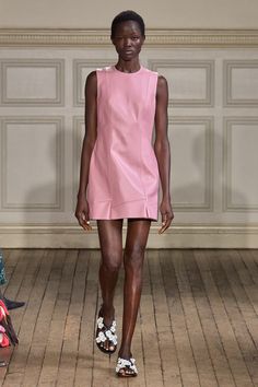 Emilia Wickstead Spring 2025 Ready-to-Wear
https://www.vogue.com/fashion-shows/spring-2025-ready-to-wear/emilia-wickstead/slideshow/collection#23 Mini Clothes, Emilia Wickstead, Spring 2025, Preppy Outfit, Runway Looks, Spring Outfits Women, Vogue Runway, Event Styling, Spring Dress