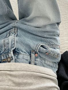 Light Blue Jeans, Mode Fashion, Aesthetic Photo, New Yorker, Dress Codes, Color Trends, Aesthetic Pictures, Dress To Impress, Blue Jeans