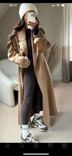 Winter Coat Outfits Women, Turkey Outfits Women Winter, Girls Trip Outfits Winter, Turkey Winter Outfit, Comfy Movie Theater Outfits, Winter Amusement Park Outfit, Winter Ootd Korean, Winter Cabin Outfit, Winter Shopping Outfit