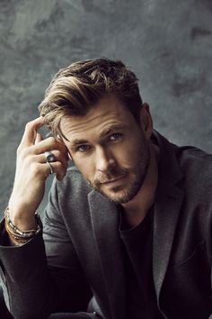 Strong Woman Tattoos, Hemsworth Brothers, Beautiful Women Quotes, Handsome Men Quotes, Chris Hemsworth Thor, Handsome Arab Men, Marvel Men, Australian Actors, Matt Damon