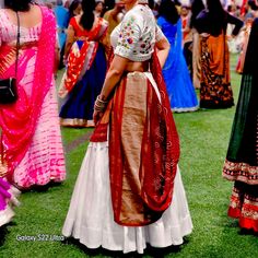 Beautiful Pure Gaji Silk White Chaniya Choli With Maroon Gaji Silk Dupatta. Worn Last Week For Garba For 3 Hours. Lenga Has A 10-Meter Flair And The Blouse Is With Real Mirror And Pure Handwork. Please Check The Video For A Clear View Of The Blouse Because The Blouse Has Both Sleeves And Back With All-Over Work. White Green Red Chaniya Choli, Navratri Slub Silk Choli, Gaji Silk Chaniya Choli, Patoda Chaniya Choli, Chaniya Choli, Silk Dupatta, Lehenga, Red And White, Silk