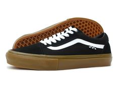 PRICES MAY VARY. Rubber sole Shaft measures approximately Medium from arch School Sneakers, Skate Man, Vans Skate, Black Gums, Mens Vans, Vans Old Skool Sneaker, Old Skool, Fashion Sneakers, Mens Trainers