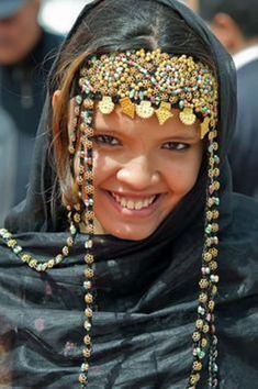 Handmade African Tuareg Bridal Headband Headdress Ethnic - Etsy African Headdress Crowns, African Head Crown, Somali Traditional Jewelry, Metal Jewelry Handmade, Headdress Wedding, Nice Smile, Ethno Style, Western Sahara, Attract Men