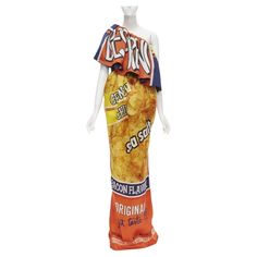 rare Runway MOSCHINO Couture! 2014 Junk Food Potato Chip one shoulder gown IT40 Reference: TGAS/B02190 Brand: Moschino Designer: Jeremy Scott Collection: Fall Winter 2014 - Runway Material: Silk Color: Multicolour Pattern: Abstract Closure: Zip Lining: Silk Extra Details: rom the iconic Fall Winter 2014 Junk Food collection. Boned corset. One shoulder. Pleated ruffle collar. Maxi skirt. Slit back. Whimsical Potato Chips print with nutritional label at back. Made in: Italy CONDITION: Condition: E Nutritional Label, Couture 2014, Floral Wrap Skirt, Double Breasted Dress, 2014 Runway, Zip Lining, Cocktail Dinner, Food Collection, Moschino Couture