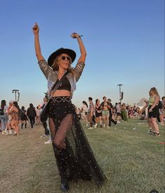 Diy Music Festival Outfits, Download Festival Outfit, Wilderness Outfit, Mode Coachella, Tomorrowland Outfit, Coachella Fest, Coachella Theme, Sequin Outfits, Futuristic Accessories