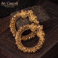 Gold Traditional Jewellery, Bridal Kada Design, Gold Bangles Indian Design Traditional, Bridal Gold Jewellery Indian, Bangles Design Gold, Wedding Bangles Indian, Traditional Gold Jewellery, Devil In Disguise, Sri Ganesh