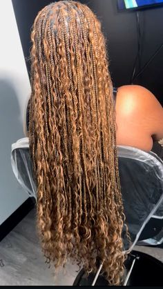 Boho knotless braids Knotless With Boho Curls, Knotless Box Braids Color 30 And 4, Mixed Brown And Blonde Knotless Braids, Different Color Boho Braids, Medium Knotless Boho Braids With Color, Highlight Boho Knotless Braids, Boho Knotless Braids Bob Color 350