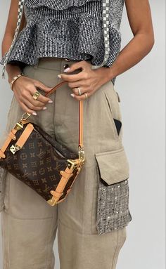 Multi Pochette Outfit, Lv Multi Pochette Outfit, Pochette Outfit, Kate Moss Street Style, Luxury Bag Brands, Lv Multi Pochette, Luxury Bags Collection, Luxury Shop