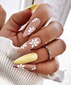 Nails Korean, Spring Acrylic Nails, Cute Spring Nails, Daisy Nails, Her Nails, Cute Gel Nails, Acrylic Nails Coffin, Pretty Acrylic Nails