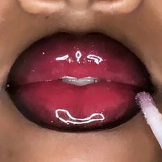 Pink And Black Lip Combo, Dmv Make Up, Lip Makeup Black Women, Lined Lips With Gloss, Y2k Lip Combo, Lip Ideas Make Up, Red Lip Combo For Brown Skin, Lip Looks Black Women, Black Lip Combo