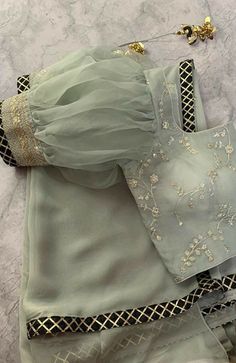 शादी की तस्वीरें, Netted Blouse Designs, Silver Blouse, Blouse Designs Catalogue, Sari Design, New Saree Blouse Designs, Latest Model Blouse Designs, Fashionable Saree Blouse Designs, Net Blouses