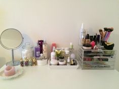 Dresser Aesthetic, Dresser Makeup, Makeup Dresser, Dresser Organization, Girly Room, Room Desk, Pretty Room