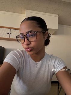 Natural Hairstyles With Glasses, No Tension Hairstyles, Glasses With Curly Hair, Curly Hairstyle Updo, Latina With Short Hair, Curly Hairstyles With Glasses, Glasses And Curly Hair, Curly Hair With Glasses, Lazy Curly Hairstyles