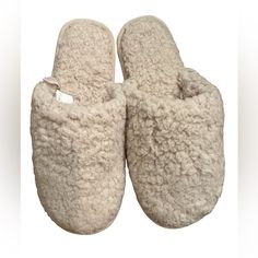 Pottery Barn Coziest Sherpa Slippers Size Small Petit Cozy White Slippers With Plush Lining, Cozy Soft Slippers For Fall, White Slippers For Winter Loungewear, Cream Colored Comfy Slippers With Soft Detailing, Comfy Cream Slippers With Soft Detail, Comfy Cream Soft Slippers, Cream Soft Comfy Slippers, Comfy Soft Cream Slippers, Cozy Super Soft Beige Slippers