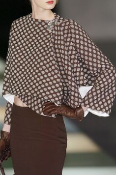 Armani Mode Chanel, Mode Inspiration, Looks Style, Fashion Details, Ponchos, Look Fashion, Giorgio Armani, Beautiful Outfits, Style Me