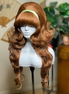 Hairstyles From The 60s, Drag Hairstyles, Villain Hairstyles, Cool Wigs, Creative Wigs, 60's Hairstyles, Dramatic Hairstyles, Artistic Hairstyles, 50s Hair