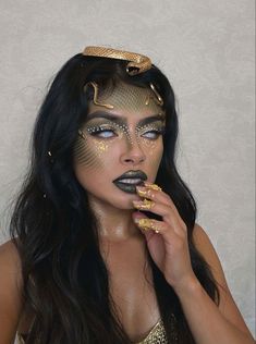 Medusa Hair Ideas, Medusa Face Makeup, Medusa Make Up Ideas, Fantasy Halloween Makeup, Hot Medusa Costume, Halloween Makeup Medusa, Halloween Medusa Makeup, Halloween Costume Concepts, Medusa Makeup Look