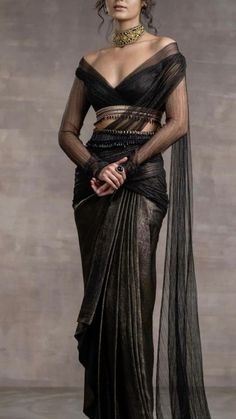 Concept Saree, Indian Fashion Saree, Indian Dresses Traditional, Traditional Indian Outfits, Outfits Petite, Tarun Tahiliani, Black Saree