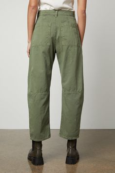 Crafted from a sturdy cotton twill, this casual trouser has a modern line with a subtle, vertical seam at the knee that lends a cool curved silhouette. Utilitarian-inspired patch pockets on the front and rear. Velvet Tees, Women Crafts, Utility Pants, Twill Pants, Casual Trousers, Women's Coats & Jackets, Outfits Ideas, Pocket Design, Short Pants