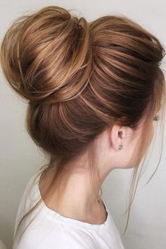 a woman with her hair in a messy updo is shown on the instagram page