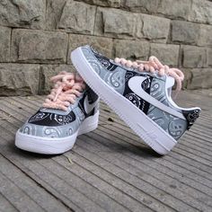 Take the streetwear game to a new level with our custom Grey Bandana Air Force 1s. With a bold pattern and iconic silhouette, these shoes will add a daring edge to your look. Be the trendsetter amongst your peers and make a statement with these classic kicks. 🔥 Exactly as shown in the pictures. 📷 Brand New & Authentic. 💯 Hand Painted with attention to detail. 👨‍🎨 Waterproof and Flexible. ❤️ Unisex model. Please refer to the Size Chart. 👟👫 Free Worldwide Shipping. ✈️🌍 Trendy Lace-up Custom Sneakers For Streetwear, Nike Air Force 1 With Contrast Sole For Streetwear, Streetwear Custom Sneakers With Contrast Sole, Urban Round Toe Skate Shoes With Graphic Print, Urban Skate Shoes With Graphic Print And Round Toe, Urban Graphic Print Skate Shoes With Round Toe, Custom Sneakers With Speckled Midsole For Streetwear, Trendy Custom Sneakers For Streetwear With Rubber Sole, Graphic Print Skate Shoes For Streetwear