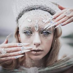 Queen Halloween Makeup, Nails Photoshoot, Ice Makeup, Halloween Maquillaje, Ice Queen Costume, Ice Queen Makeup, Unique Halloween Makeup, Beautiful Halloween Makeup, Make Up Diy