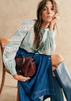 Sézane long-sleeved shirt with officer collar and gathers at top of the sleeves. French Boho, Patchwork Denim Skirt, Fashion Makeover, Valentino Red, Woman Outfit, Spring 2025, French Girl Style, Style Makeover, Knitwear Dress