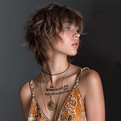 Short Shag Hair Color Ideas, Short Fashion Color Hair, Grungy Short Hair, Alternative Short Hair, Short Shag Hair, Shag Pixie, Shag Hairstyle, Textured Fringe