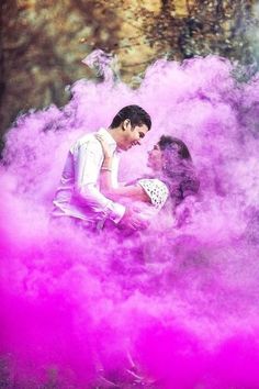 Here is a list of handpicked happy Holi images curated by us, just for you. Scroll through these trending Holi pics for inspo! Single Poses, Pose Prewedding, Pre Wedding Photoshoot Props, Prewedding Photoshoot, Story Photography, Wedding Stills, Pre Wedding Photoshoot Outfit, Wedding Photoshoot Props, Indian Wedding Photography Couples