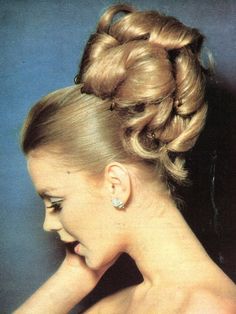 1970s Updo, Anastasia Hairstyle, 60s Updo Hair, 1960 Hairstyles, Gorgeous Updos, Hairstyles Model, Vintage Beauty Salon, 60s Wedding, High Fashion Hair