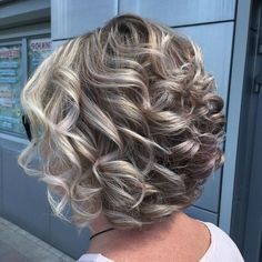 Curly Hair Photos, Bob Haircut For Fine Hair, Shoulder Hair, Hair Bridesmaid, Hairdos For Short Hair, Bridesmaid Hair Down, Short Wedding Hair, Penteado Cabelo Curto