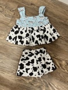 The CUTEST little short/pullover set! Paired with a little pair of boots this outfit is sure to be a hit!  Waist: (elastic) 17inches  Chest: 23inches Short Pullover, Holy Cow, Girls Clothing Sets, Clothing Sets, Girls Clothing, Outfit Sets, Favorite Outfit