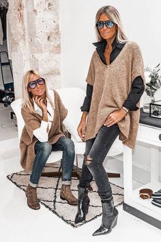 Un pull sans manches, avec une coupe oversize et une maille ajourée juste au top ! 

Shooting photo avec Rebecca Hampton dans notre nouvelle boutique de Marseille Home Wear Women Casual, Pull Oversize, Mode Casual, Shooting Photo, Looks Chic, 가을 패션, Casual Fall Outfits, Winter Fashion Outfits, Lady Dior