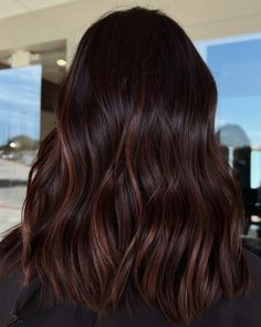 Deep Natural-Looking Red Brown Balayage Hair Red Brown Balayage Hair, Beautiful Brown Hair Color, Rich Chocolate Hair Color, Chocolate Brown Hair Ideas, Chocolate Brown Hair Color Ideas, Brown Hair Ideas, Medium Length Brown Hair, Brown Hair Color Shades