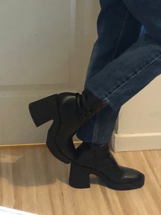 Black Ankle Boots Outfit, All Black Fit, Fall Winter Shoes, Shoes Heels Classy, Diy Vetement, Aesthetic Shoes, Streetwear Men Outfits, Modest Fashion Outfits