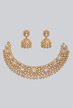 Gold Finish Elegant Kundan Polki Necklace Set Zevar By Geeta - Fabilicious Fashion Kundan Polki Necklace, Polki Necklace Set, Indian Theme, Regal Elegance, Polki Necklace, Indian Wedding Wear, Buy Gold, Mixed Metals, Exquisite Jewelry