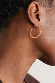 From the 'Magnetic' collection, Viltier's 'Rayon Disco' hoops are handcrafted in Paris from 18-karat gold and intricately carved with dainty lines to give them a light-catching finish. Make them your every day signature. Formal Small Hoop Brass Jewelry, Elegant Oval Hammered Hoop Earrings, Formal Brass Hoop Earrings, Elegant Hammered Oval Hoop Earrings, Modern Gold Semi-circle Jewelry, Luxury Small Hoop Brass Earrings, Luxury Brass Hoop Earrings, Elegant Semi-circle Hoop Earrings As Gift, Formal Gold Hammered Hoop Earrings