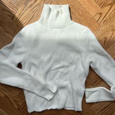 Super Soft White Turtleneck Sweater. Worn Once! Size S Zara Brand, White Turtleneck Sweater, White Turtleneck, Zara Sweater, Zara White, Soft White, Turtleneck Sweater, Sweater Sizes, Color White