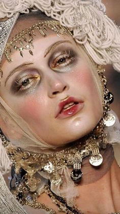 John Galliano 2007, Face Off Makeup, Italian Carnival, Pat Mcgrath Makeup, X Makeup, Collection Makeup, Show Makeup, Runway Hair, High Fashion Makeup